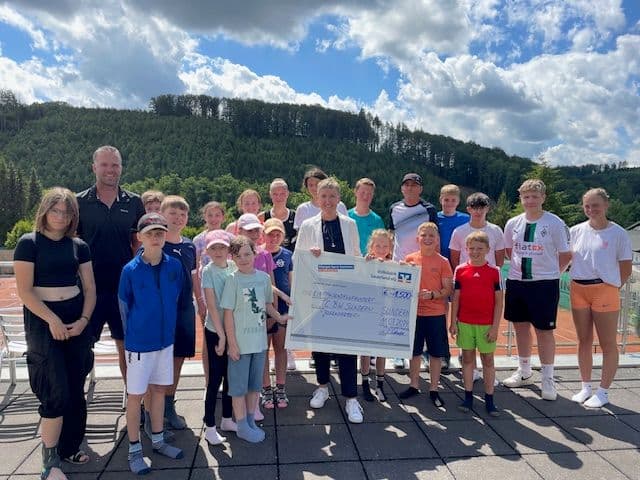 Heimatheld unterstützt Jugendarbeit des TCS